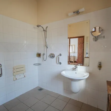 Brickfields Farm 4*